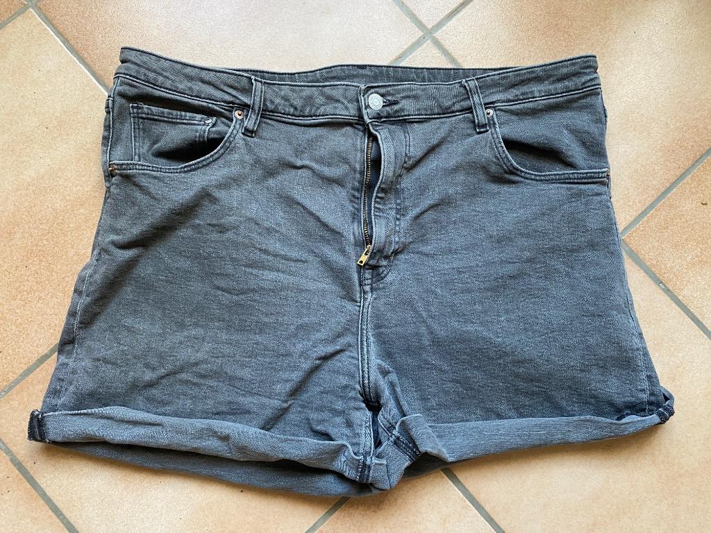 H&M Mom short zwarte jeans Ultra High Waist Maat 50, H&M, Verzenden, Zwart, Overige jeansmaten