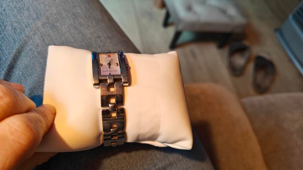 Tommy Hilfiger dameshorloge, Ophalen