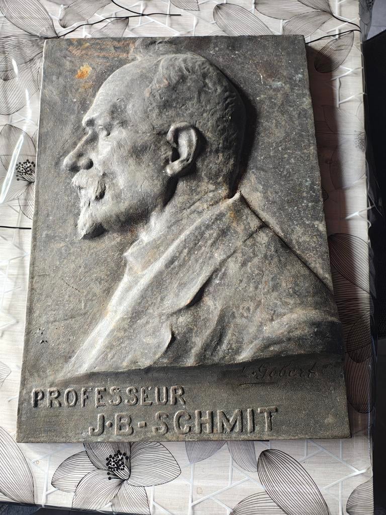 Plaque en bronze, Brons