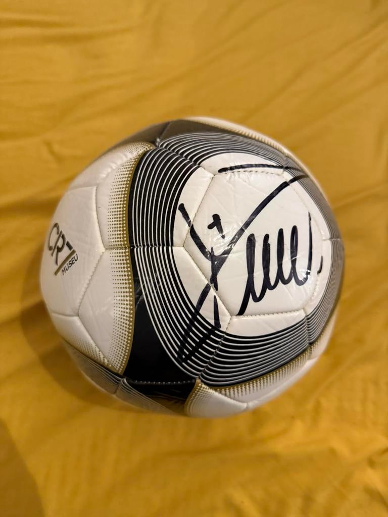 Gesigneerde bal Ronaldo, Ophalen of Verzenden, Nieuw, Overige typen