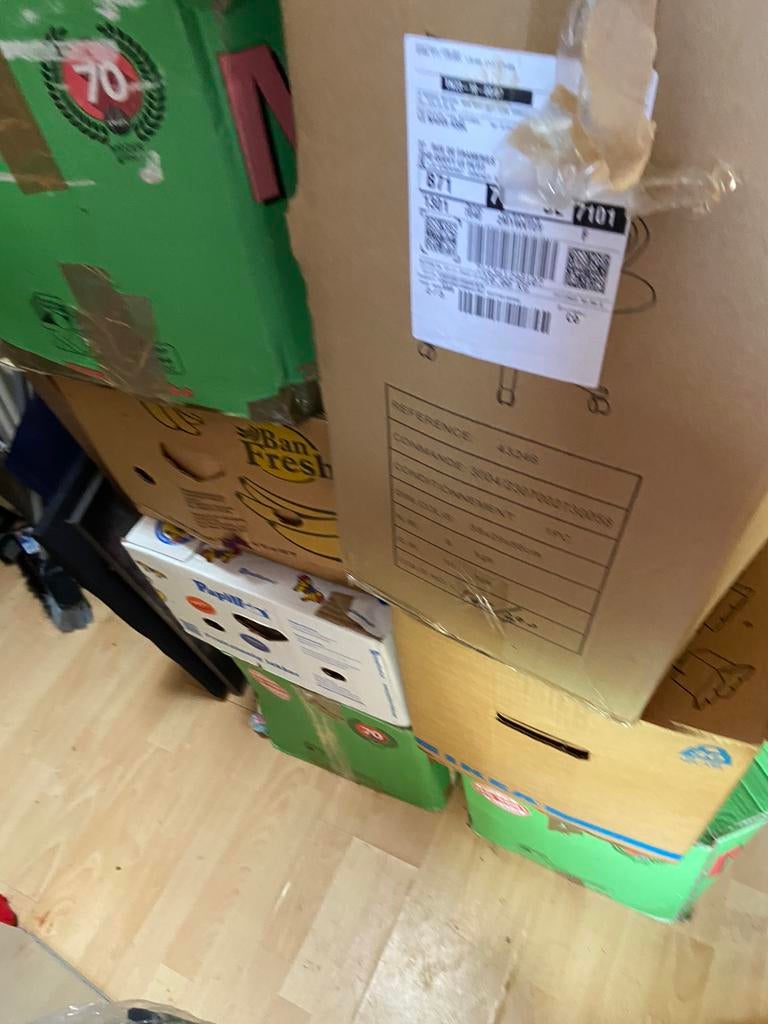 Lot de Caisse vêtements femme en bon etat, Divers, Enlèvement, Comme neuf