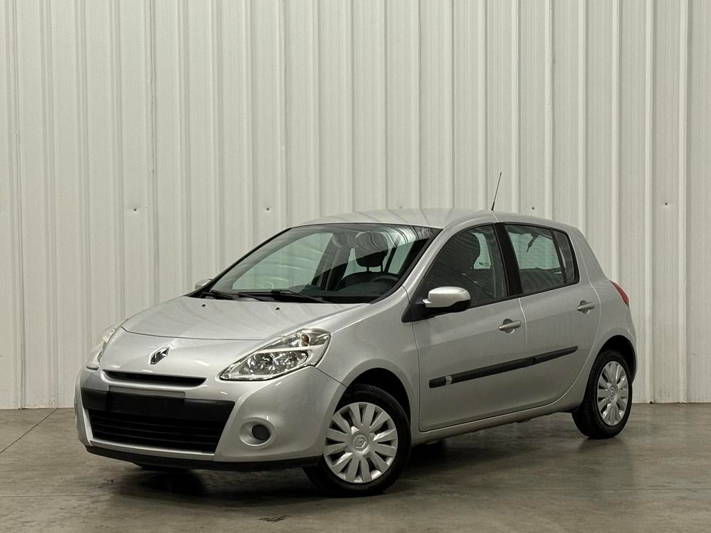 - Renault Clio - 1.2 Essence - 85.000km - Clima - BJ 2010, Argent ou Gris, Entreprise, Entretenue par le concessionnaire, Noir