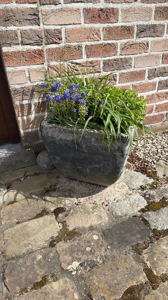 2 stenen bloempotten 40/40 cm - 30/30 cm hoog 34 cm, Tuin en Terras, Ophalen, Gebruikt, Steen