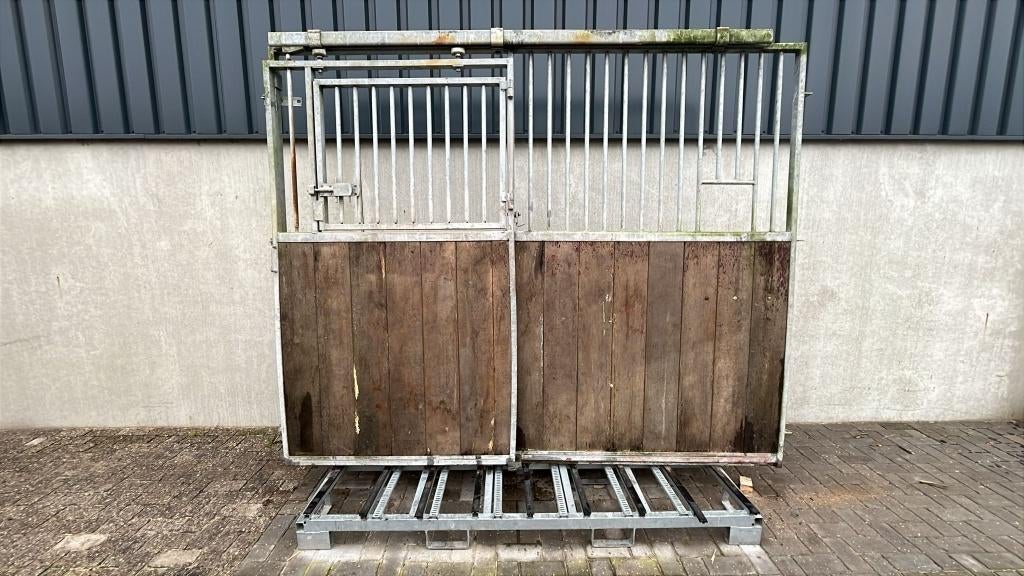 Voorwand met schuifdeur | 2750 x 2300 mm | Gebruikt, Pâturage, 4 chevaux ou poneys ou plus
