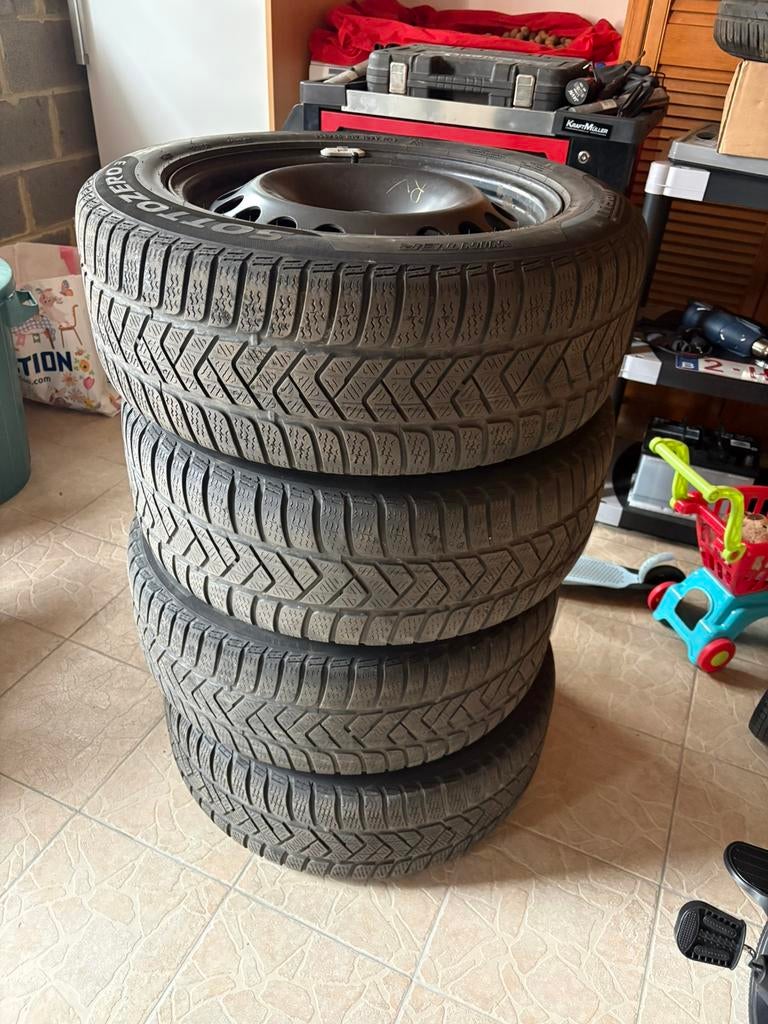 Pneu jantes 235 55 17, Enlèvement ou Envoi, Jante(s)