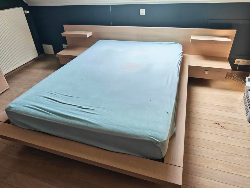 twijfelaar met aangebouwde nachtkastjes, Ophalen