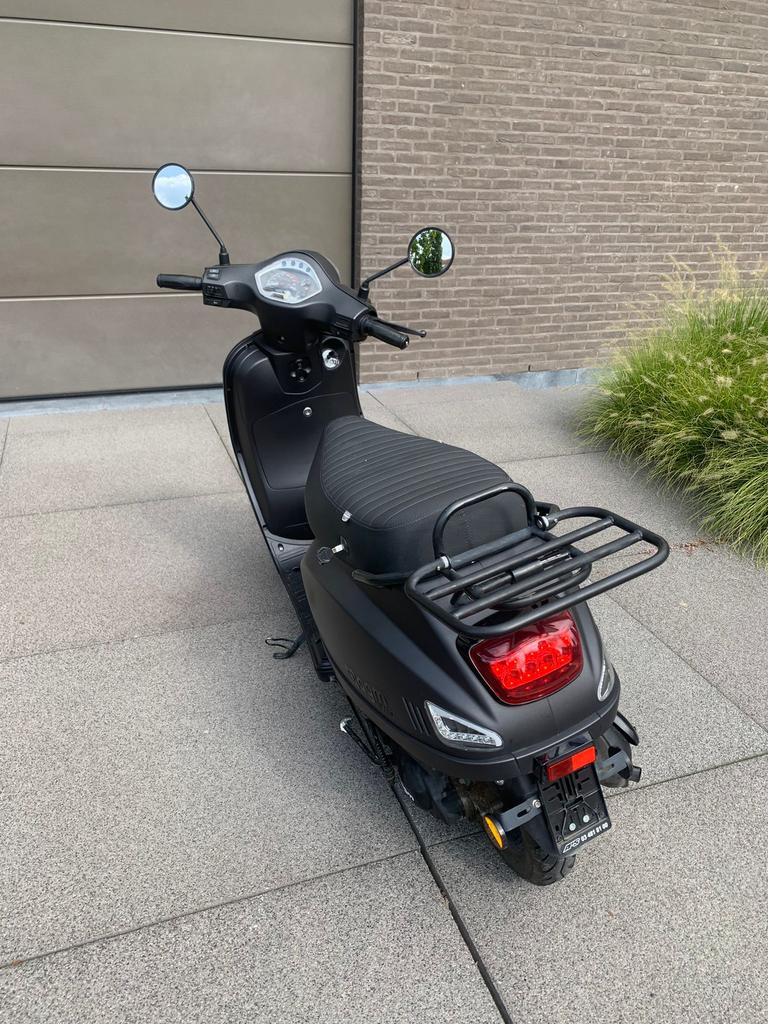 Mooie agm scooter,, Fietsen en Brommers, Ophalen, Zo goed als nieuw