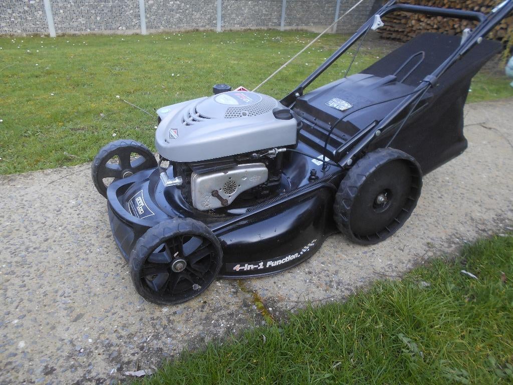 Tondeuse Auto-Tractée GARDEO en très bon état, Brigg's & stratton, Bac de ramassage, Tondeuses à gazon à essence, Comme neuf