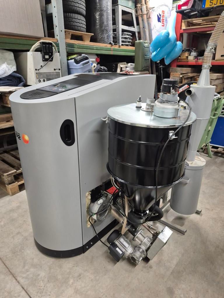 Pelletketel CV Fröling P2 25kW inclusief zak silo, Ophalen, Gebruikt, Cv-ketel of Combi-ketel, 150 cm of meer