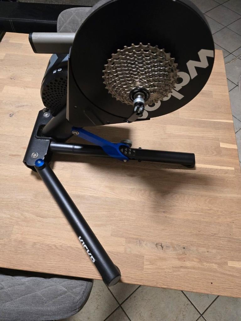 Wahoo Kicker V4 Power Trainer FietsTrainer Zwift Rouvy, Sport en Fitness, Wielrennen, Ophalen