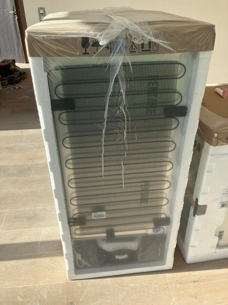 frigo encastrable AEG neuf, Neuf, 120 à 140 cm, Avec compartiment congélateur, Enlèvement