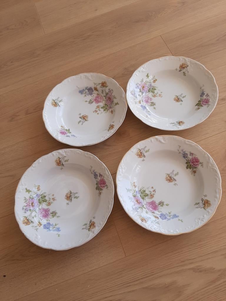 4 assiettes porcelaine Defuisseaux de baudour, Antiquités & Art, Antiquités | Services (vaisselle) complet, Enlèvement