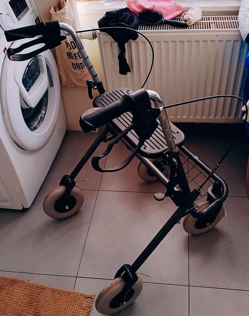 Déambulateur / Rollator Vermeiren - Modèle robuste, Enlèvement, Pliable