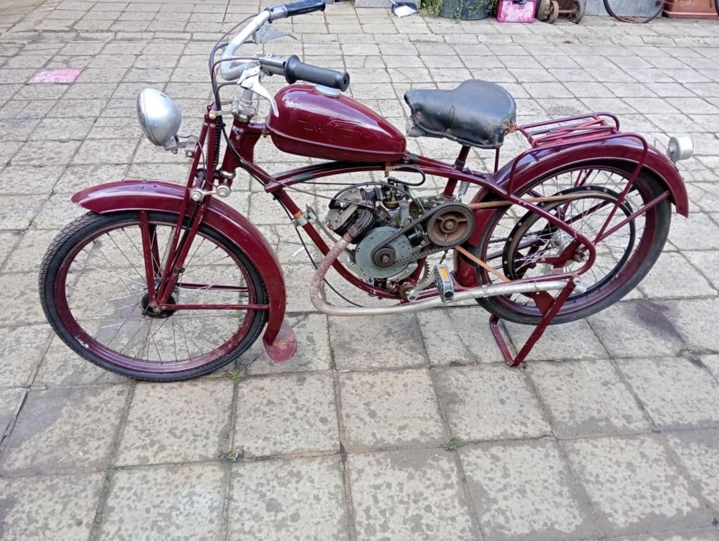 Whizzer 138 cc, Motos