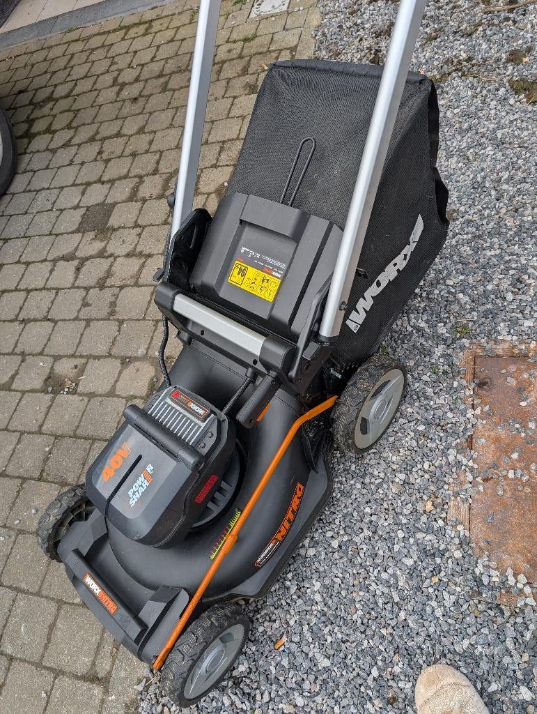 tondeuse a batterie, Tondeuses à gazon sur batterie, Comme neuf, 40 à 49 cm, Enlèvement