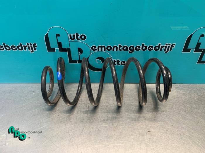 Schroefveer achter van een Toyota Yaris (Yaris 1 02-), Gebruikt, -, -, Ophalen of Verzenden