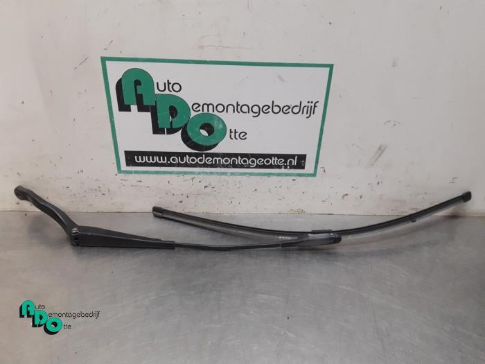 Bras essuie-glace avant d'un Opel Corsa (Corsa D 07-), Autos : Pièces & Accessoires, Vitres & Accessoires, Opel, Utilisé, 3 mois de garantie