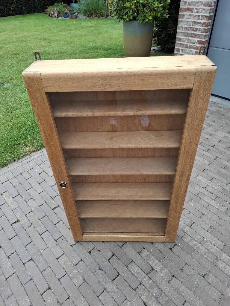 Antiek kastje, Ophalen