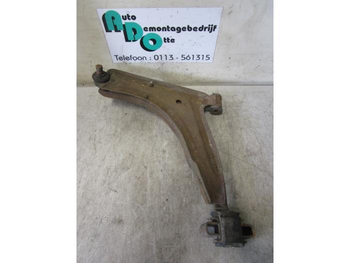 Bras de suspension avant gauche d'un Porsche 944/951, -, 3 mois de garantie, Utilisé, -