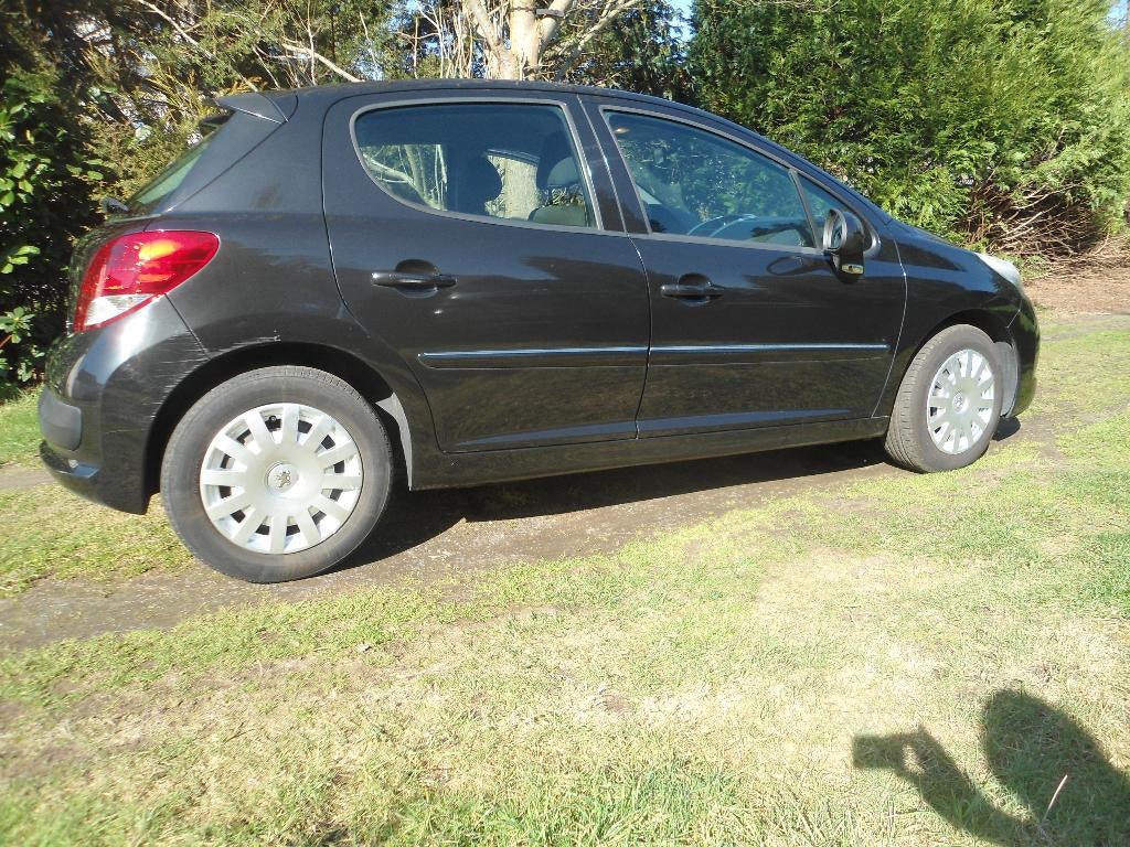 Peugeot 207 diesel 266.000km Prijs export € 1.450, Auto's, Peugeot, Voorwielaandrijving, Stof, Zwart, 4 cilinders