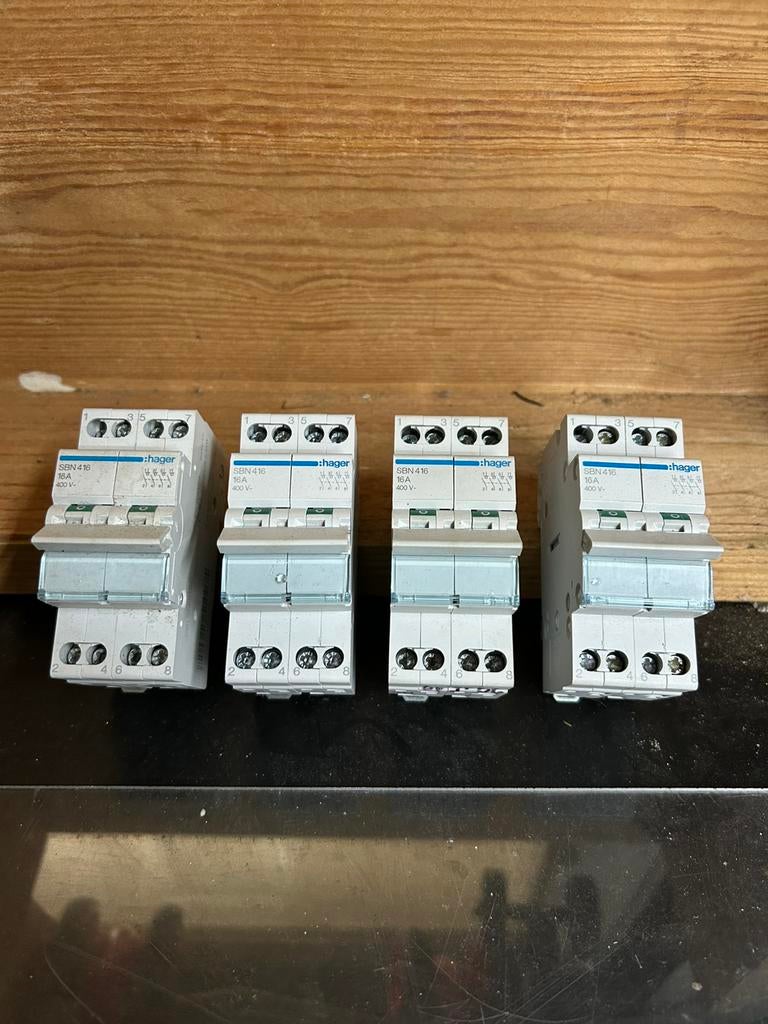 distributeurs automatiques à 4 pôles, Enlèvement ou Envoi, Comme neuf, Autres types