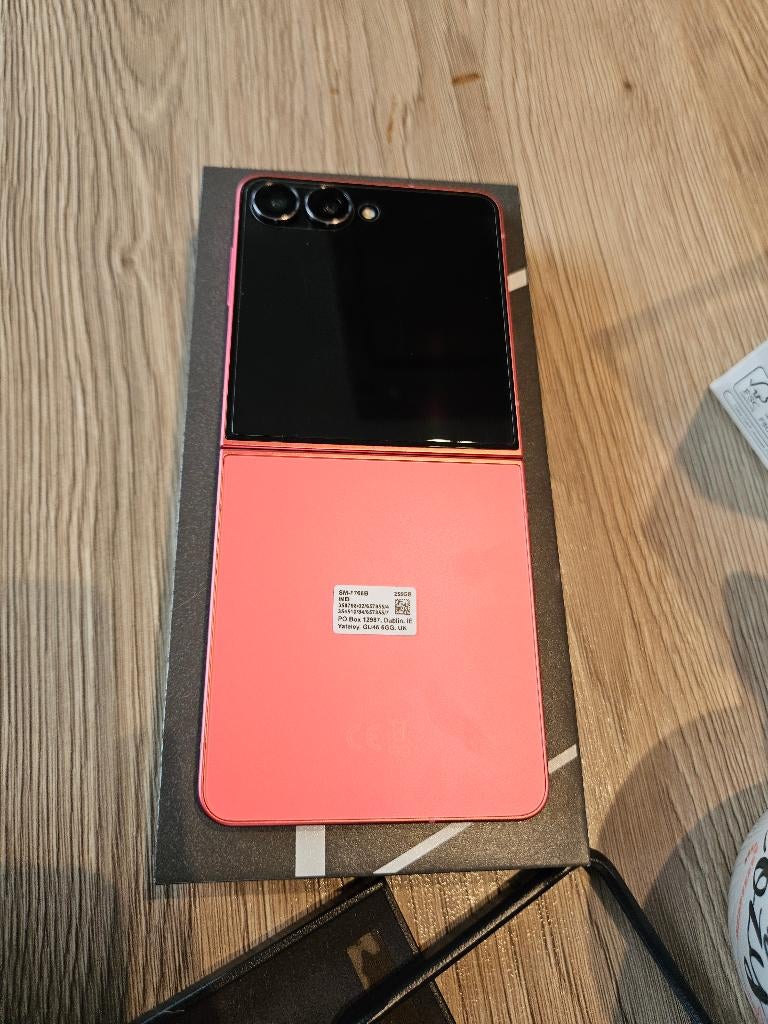 Samsung Galaxy Z Flip7, Rouge, Comme neuf, Enlèvement, Android OS