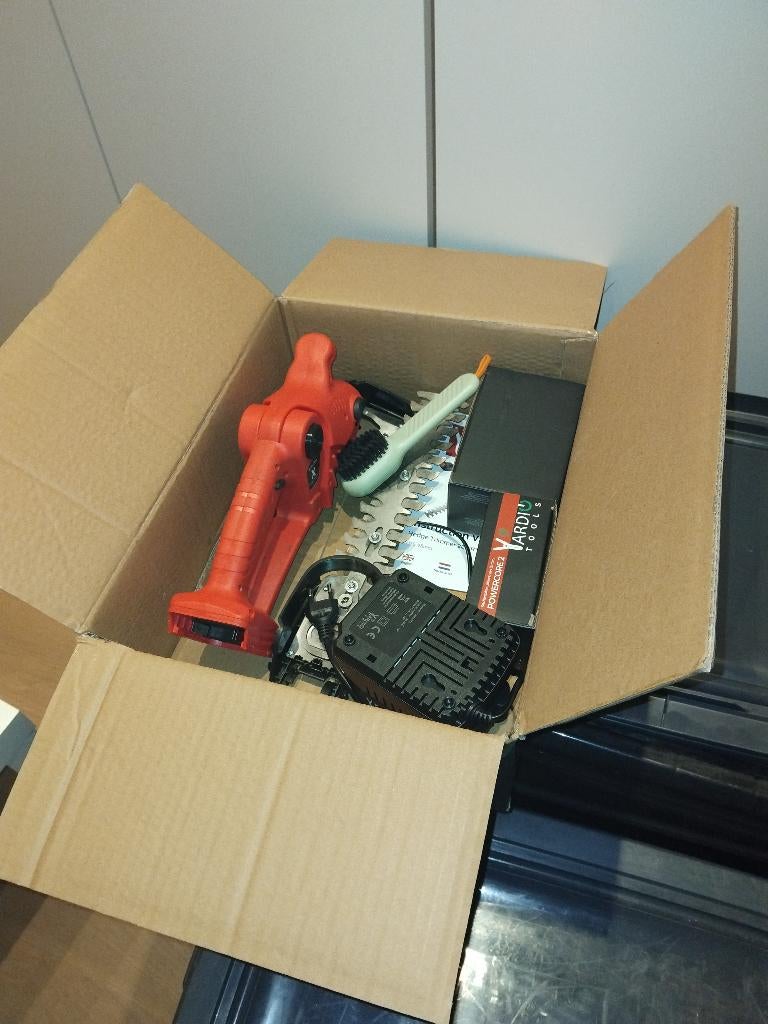 Heggenschaar, Tuin en Terras, Heggenscharen, Zo goed als nieuw, Accu, Ophalen