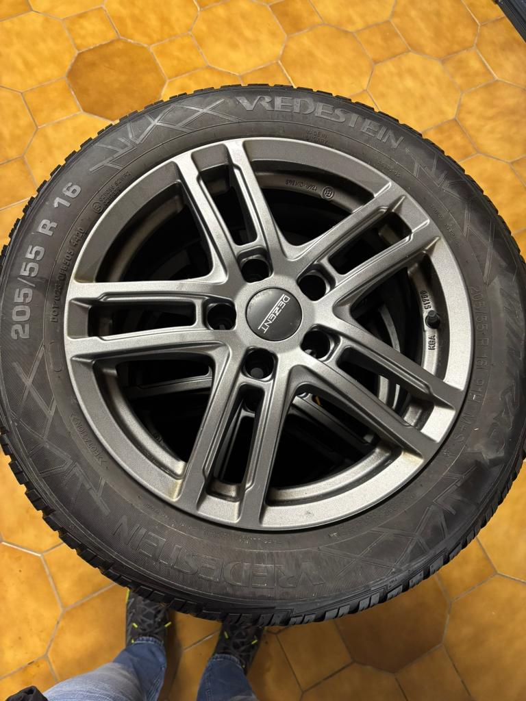 Jantes Dezent avec pneu hiver - 205/55 R16, Autos : Pièces & Accessoires, Pneus & Jantes, Pneus et Jantes, Pneus hiver, 16 pouces