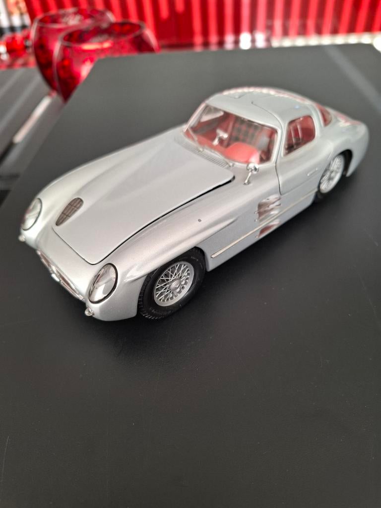 Mercedes slr 300 UHLENHAUT coupe, Hobby en Vrije tijd, Modelauto's | 1:18, Ophalen of Verzenden, Nieuw, Auto, Maisto