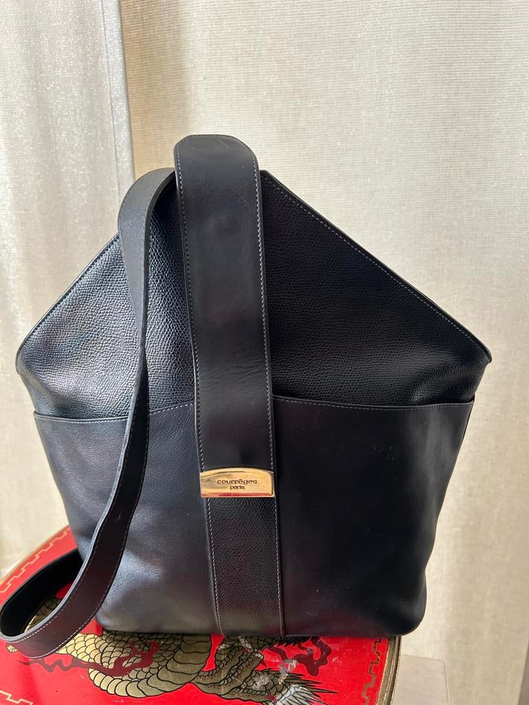 Courréges sac en cuir type seau noir, Bijoux, Sacs & Beauté, Sacs | Sacs Femme, Enlèvement ou Envoi, Utilisé, Noir, Sac à bandoulière