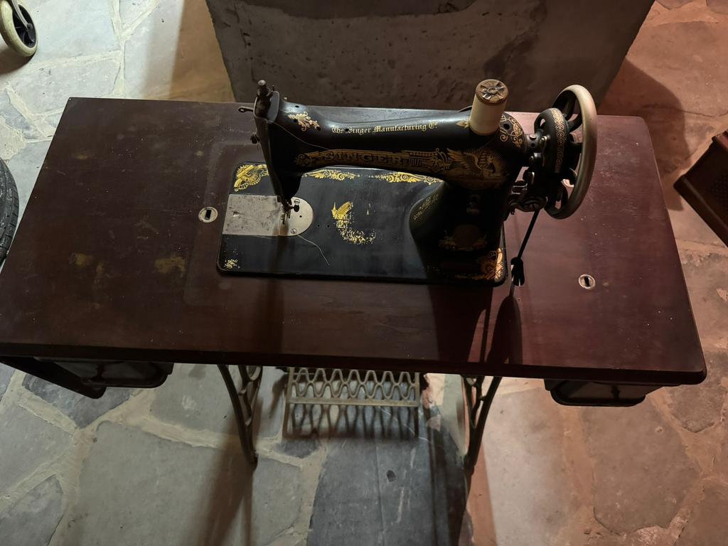 Antieke Singer trapnaaimachine met originele kast, Enlèvement