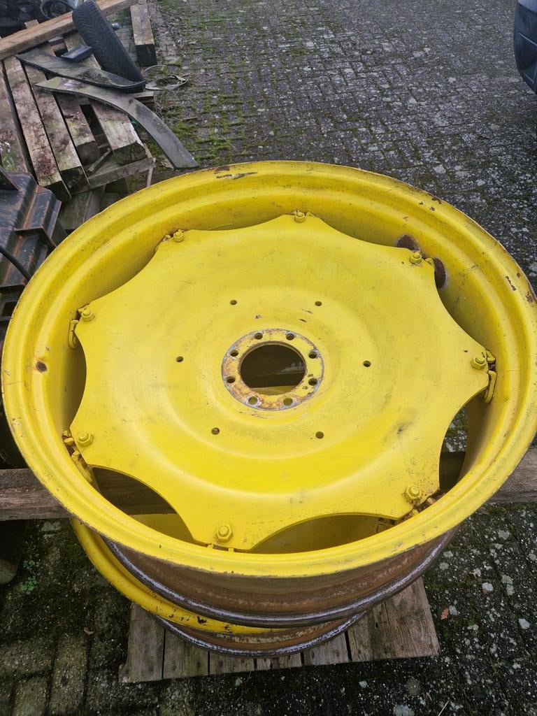 Velgen en banden tractor agrarisch, Ophalen