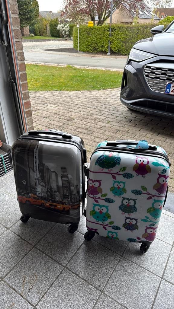 2 valises a vendre, Enlèvement, Neuf, Plastique dur, Roulettes