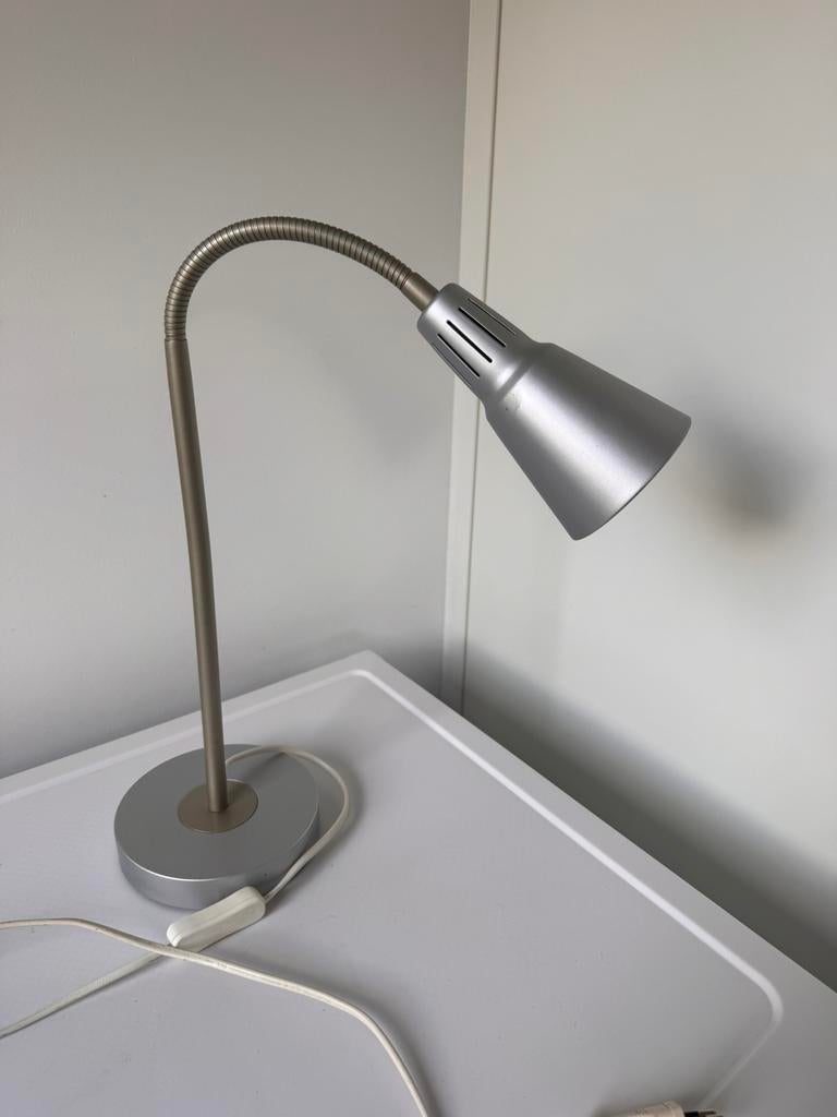 IKEA Kvar grijze vintage bureaulamp jaren ‘90, Huis en Inrichting, Lampen | Tafellampen, Ophalen, Gebruikt