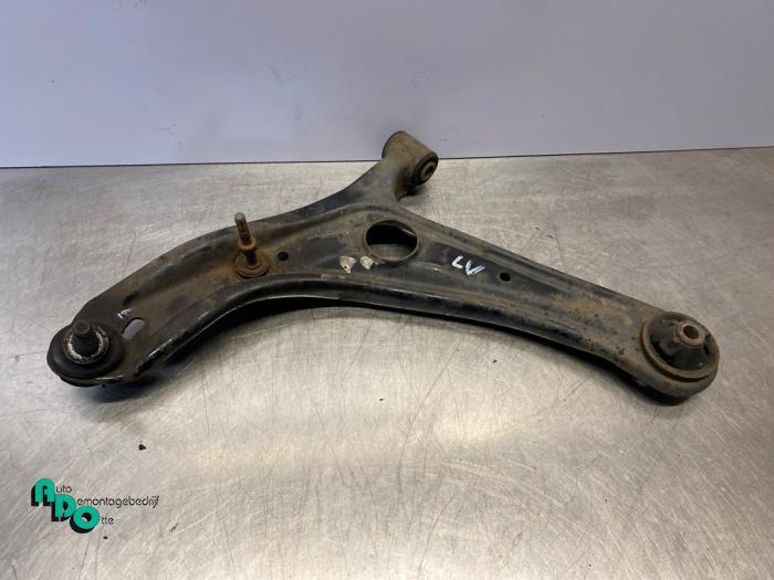 Draagarm links-voor van een Toyota Yaris (Yaris 1 02-), Gebruikt, -, -, Ophalen of Verzenden