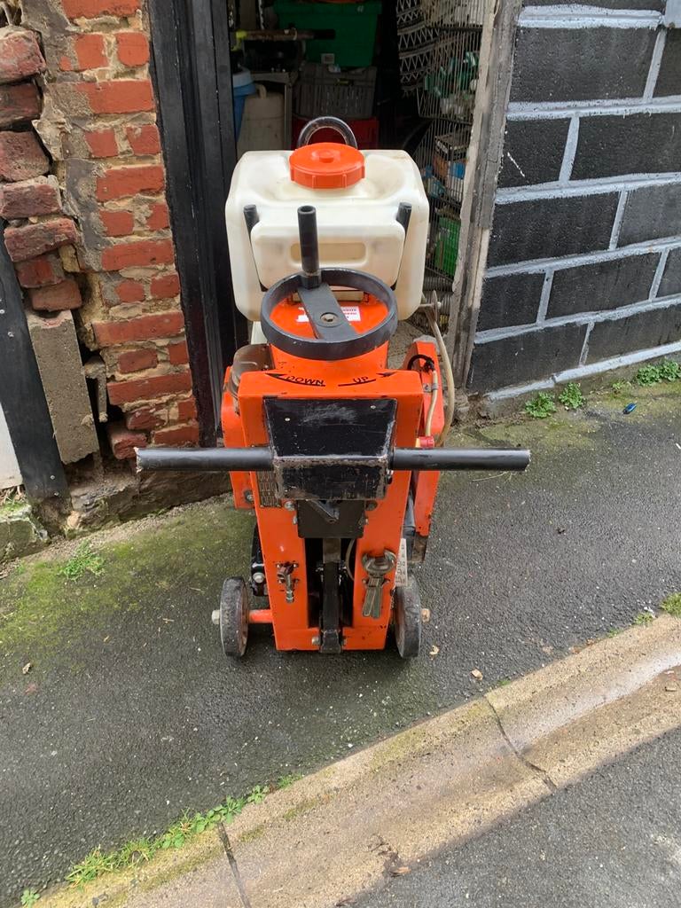 Scie a beton de sol thermique moteur honda, Enlèvement