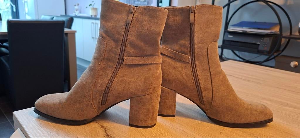 Bruine daim laarsjes, Ophalen