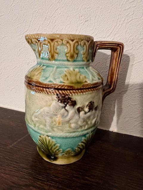 Pichet en barbotine Faiencerie de Nimy, Antiquités & Art, Enlèvement