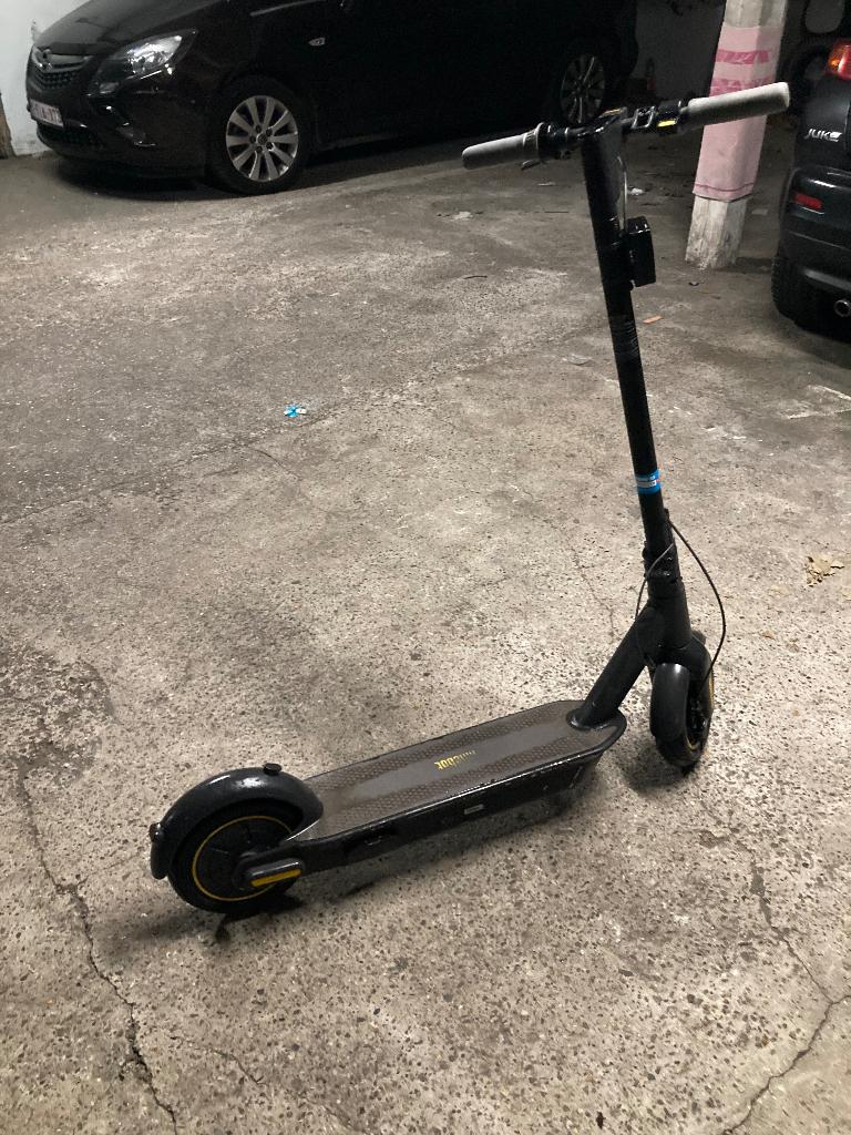 ninebot electrische scooter, Fietsen en Brommers, Ophalen, Gebruikt, Elektrische step (E-scooter), Segway ninebot