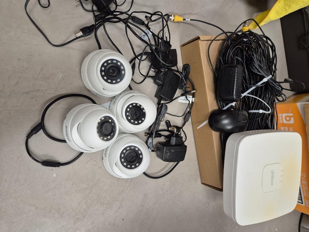 +++ kit caméra Dahua 4 dômes+nvr+harddisk +++, TV, Hi-fi & Vidéo, Enlèvement, Utilisé, Caméra extérieure