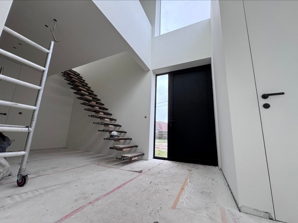 Schilder met scherp oog voor detail, kwaliteit is prioriteit, Diensten en Vakmensen, Schilders en Behangers, Behangen, Binnenschilderwerk