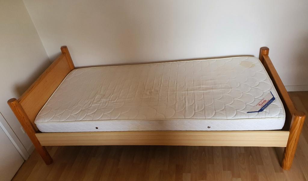 Eenpersoonsbed met nachtkastje, Huis en Inrichting, Ophalen, Gebruikt, 90 cm