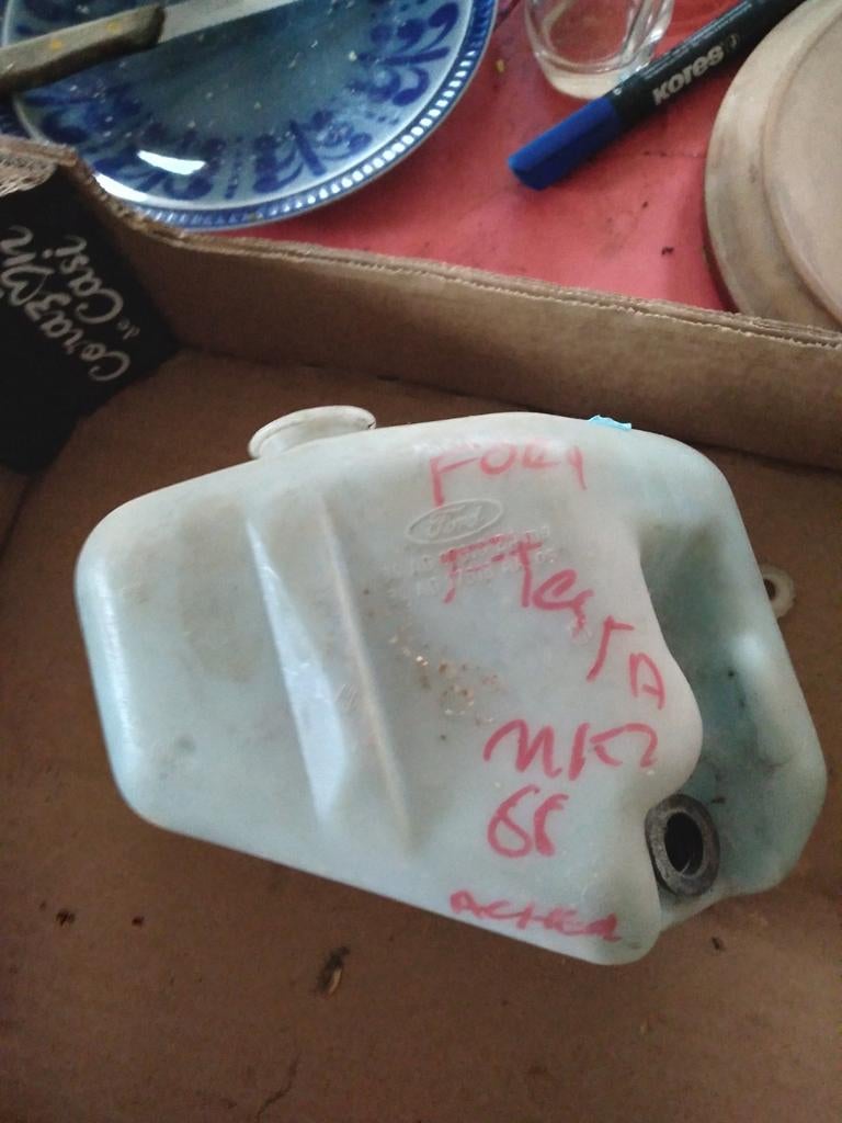 Réservoir d'essuie-glace Ford Fiesta MK2, Autos : Pièces & Accessoires, Enlèvement ou Envoi, Ford