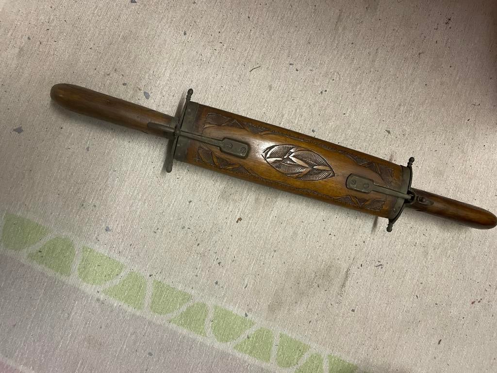 Couverts dans un ecrin de bois, Enlèvement