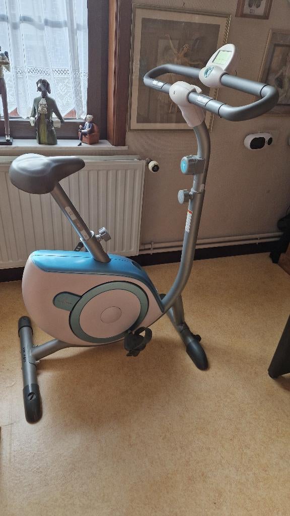 Vélo d'appartement DOMYOS VM460, Sports & Fitness, Appareils de fitness, Comme neuf, Vélo d'appartement, Jambes, Métal, Enlèvement
