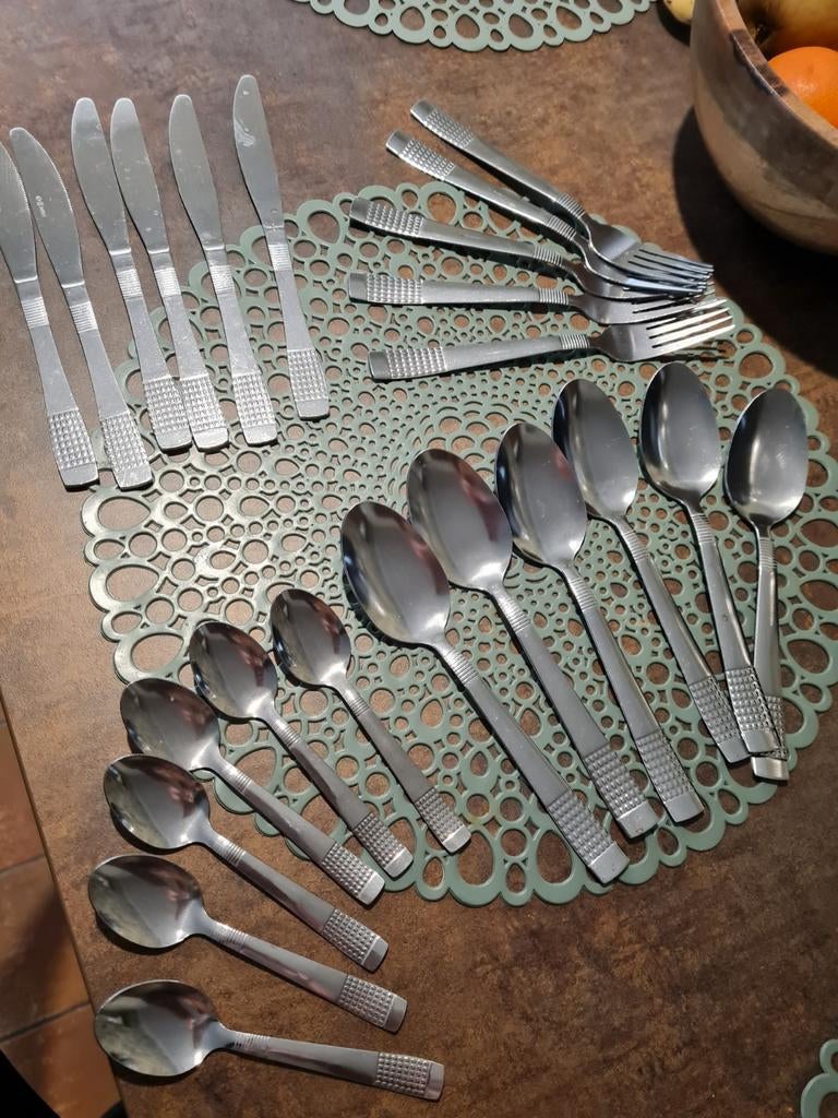 23 delig inox bestek met modern design, Enlèvement ou Envoi, Comme neuf