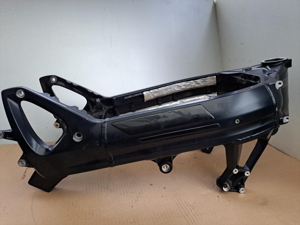 Châssis et documents de la BMW F 800 S, Motos, Enlèvement