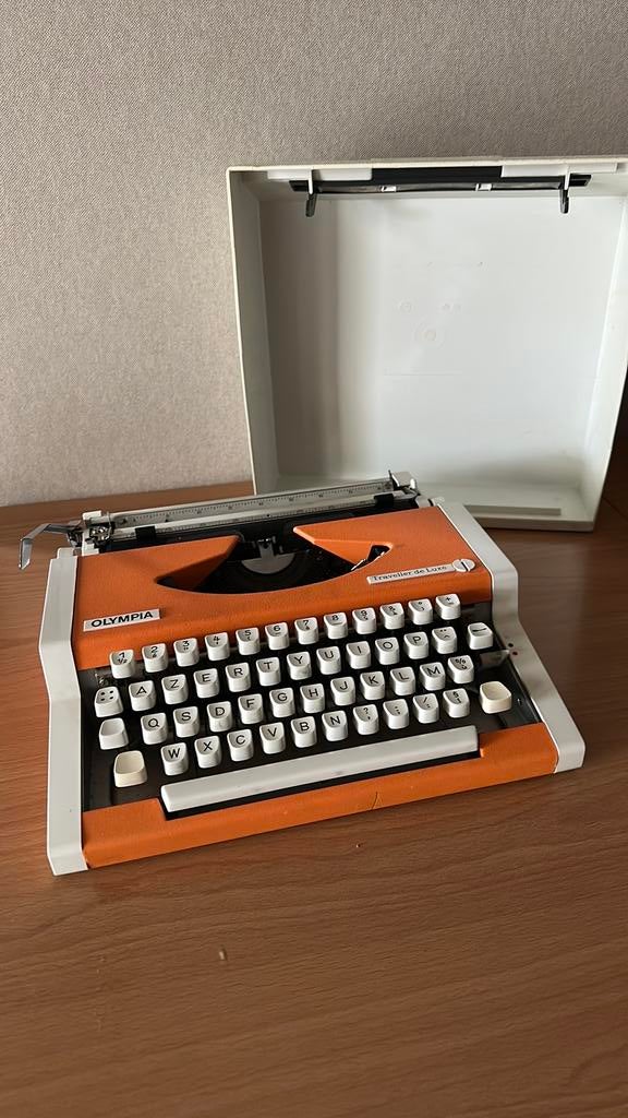 Vintage Typemachine Olympia Traveller de Luxe, Diversen, Typemachines, Ophalen, Zo goed als nieuw