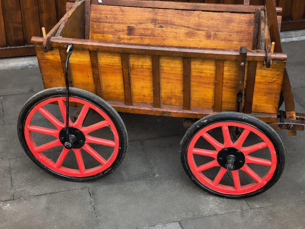Chariot à main ancien en bois d'Alsace, Enlèvement