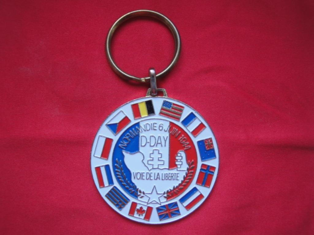 D-Day verjaardagssleutelhanger 5 cm, Ophalen of Verzenden, Zo goed als nieuw